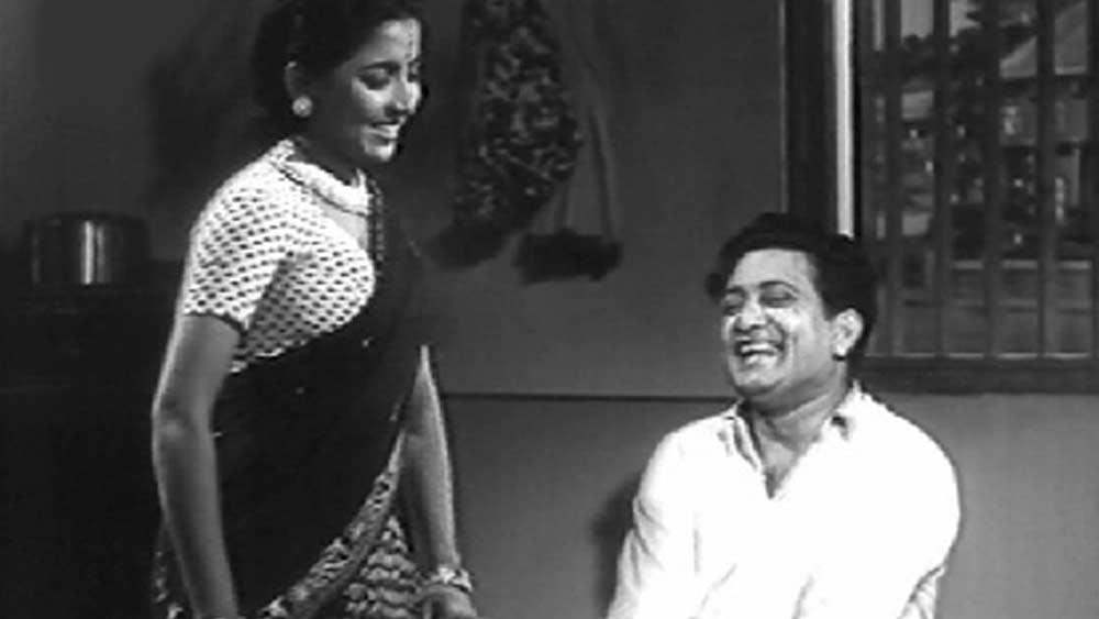 তাঁর কেরিয়ারে দুঃসময় এসেছিল বড় তাড়াতাড়ি। বহু পরিশ্রমে একটু একটু করে তৈরি করা তারকার জীবন চুরমার হয়ে গিয়েছিল তাসের ঘরের মতো। সুরকার সি রামচন্দ্র, অভিনেতা ওম প্রকাশ এবং গীতিকার রাজিন্দর কৃষণ ছাড়া বাকি সব সুসময়ের বন্ধু তাঁকে ছেড়ে চলে গিয়েছিলেন সে সময়ে।