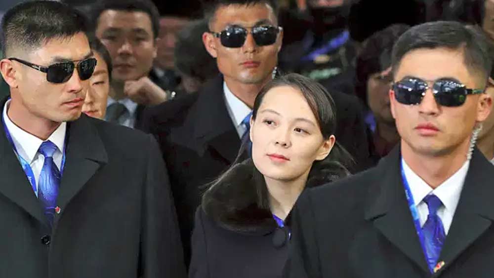 সোলের তরফে সেই দাবি খারিজ করা হলেও, পিয়ংইয়ং থেকে এখনও পর্যন্ত সে নিয়ে কোনও বিবৃতি দেওয়া হয়নি। তাতেই কিমের উত্তরসূরি হিসাবে তাঁর বোন কিম ইয়ো জংকে বাজি রাখতে শুরু করেছেন কূটনৈতিক মহল।