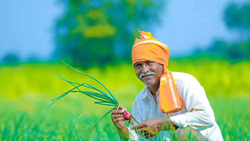আর ক্রেতারা সরাসরি এই অ্যাপ নিজেদের ফোনে ইনস্টল করেই জেনে নিতে পারেন, তাঁর আশপাশে কোন চাষির কাছে কী কী সব্জি কত পরিমাণে রয়েছে। সেই মতো সরাসরি অ্যাপের মাধ্যমে বা এসএমএস, হোয়াটসঅ্যাপ বা টোল-ফ্রি নম্বরে ফোন করে অর্ডারও দিতে পারবেন।