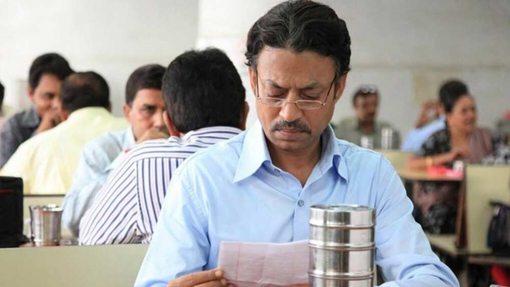 চরিত্রের সঙ্গে একাত্ম হয়ে যেতেন এই বলিষ্ঠ অভিনেতা। কোনও ম্যানারিজম ছাড়া সহজ সাবলীল অভিনয়কে তুরুপের তাস করে ইরফান উপহার দিয়েছেন ‘পিকু’, ‘বিল্লু’, ‘সাত খুন মাফ’, ‘হায়দর’, ‘তলওয়ার’, ‘মাদারি’, ‘হিন্দি মিডিয়াম’, ‘ব্ল্যাকমেল’,‘ডেডলাইন সির্ফ চব্বিশ ঘণ্টে’-র মতো ছবিতে তাঁর অনবদ্য অভিনয়।