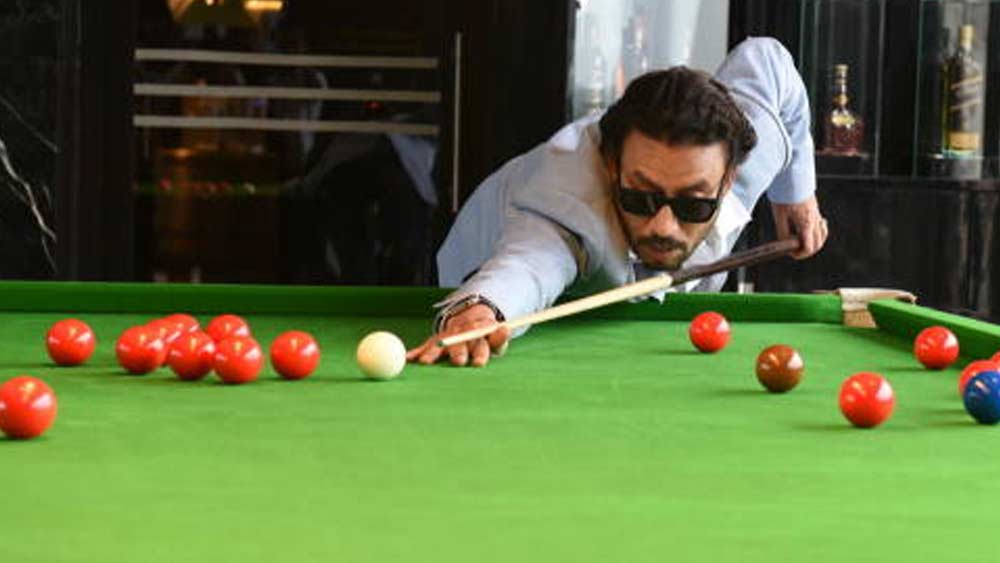 সমালোচক, সব মহলের দর্শক এবং বক্স অফিস, এই তিন দিককেই একসঙ্গে বশ করার মন্ত্রগুপ্তি ছিল ইরফানের কাছে। আন্তর্জাতিক বিনোদন জগতও কুর্নিশ জানাতে ভোলেনি তাঁর প্রতিভাকে। ‘লাইফ অব পাই’, ‘জুরাসিক ওয়ার্ল্ড’, ‘ইনফার্নো’-র মতো ছবিতে ইরফান প্রমাণ করেছেন তাঁর অভিনয় দেশকালের সীমা অতিক্রম করেছে।