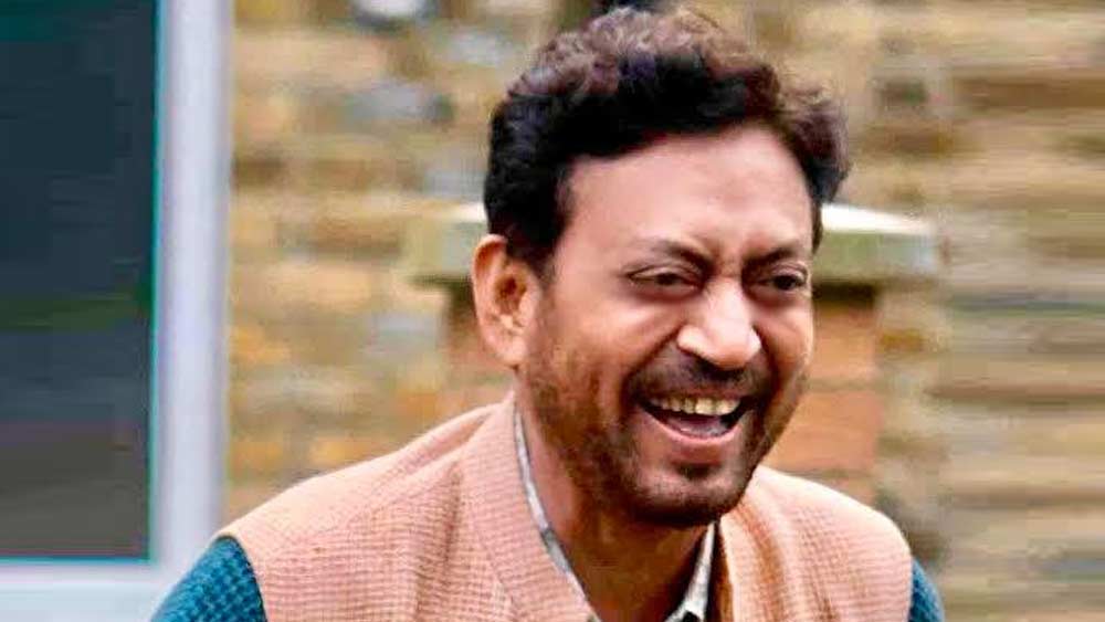 আর বলেছেন, তাঁর জন্য অপেক্ষা করে থাকতে। শরীরে যে ‘অযাচিত অতিথি’ বাসা বেঁধেছে, তাদের সঙ্গে কথাবার্তা শেষ করেই ফিরবেন, কথা দিয়েছিলেন। কিন্তু সেই কথা আর শেষ হল না। চিকিৎসকদের চেষ্টা, অনুরাগীদের ভালবাসা, সবকিছু ব্যর্থ করে সেই অযাচিতরাই তাঁকে নিয়ে চলে গেল না ফেরার দেশে।