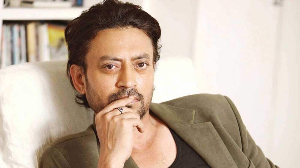 সম্প্রতি তাঁর মা-ও চলে গিয়েছেন সেই দেশে। লকডাউনের জন্য জয়পুরে মায়ের শেষকৃত্যে যেতে পারেননি গুরুতর অসুস্থ ইরফান। এ বার চলে গেলেন মায়ের কাছেই। তাঁর মতো অভিনেতার জন্য অনন্ত হল অনুরাগীদের অপেক্ষা।