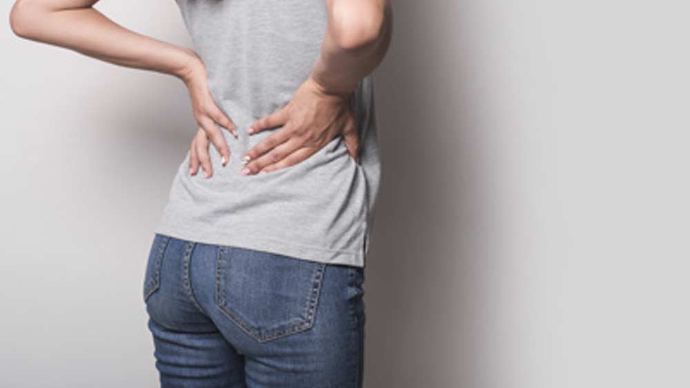 এই সব উপসর্গের বাইরেও করোনাভাইরাস শরীরের দখল নেওয়ার ২ থেকে ১৪ দিনের মধ্যে আরও একটি লক্ষণ ফুটে উঠতে পারে বলে দাবি করেছে মার্কিন যুক্তরাষ্ট্রের সর্বোচ্চ স্বাস্থ্য সংস্থা সেন্টার্স ফর ডিজিজ কন্ট্রোল অ্যান্ড প্রিভেনশন (সিডিসি)। তাদের মতে, করোনা আক্রান্ত রোগীর কখনও কখনও দফায় দফায় কাঁপুনি হতে পারে। শুধু তা-ই নয়, সেই সঙ্গে রোগীর পেশী, অস্থিসন্ধি ও মাথায় যন্ত্রণা হতে পারে।