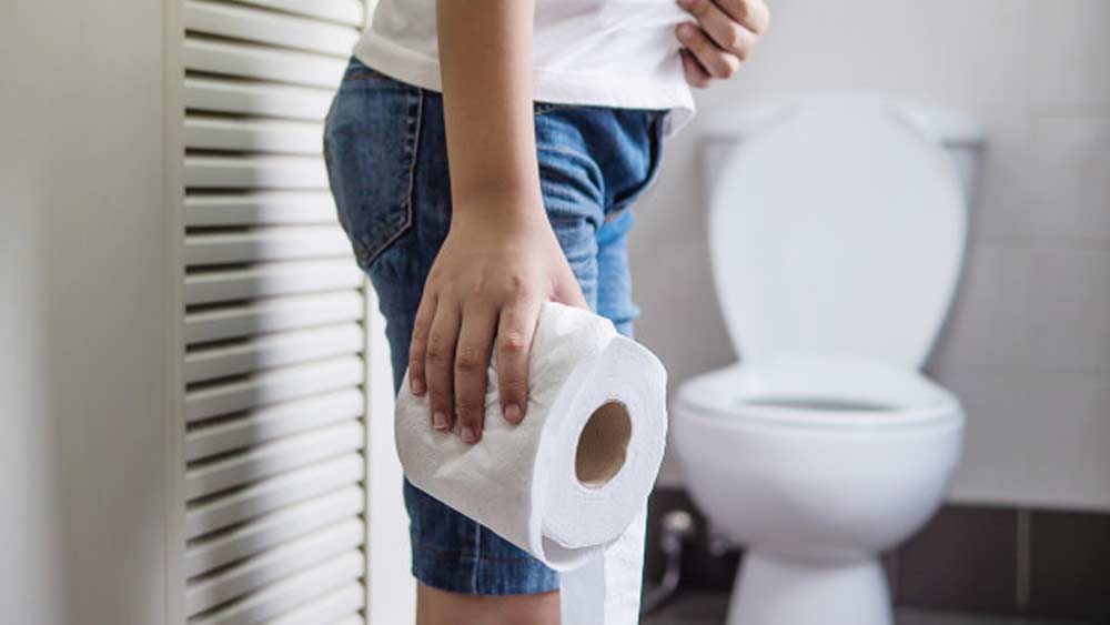 ‘হু’-এর দেওয়া তালিকা অনুযায়ী কোভিড-১৯-এর অন্যতম উপসর্গ ছিল ডায়েরিয়া। এ বার সেই উপসর্গ অনেকটা তেড়েফুঁড়ে উঠছে। অনেক ক্ষেত্রেই দেখা যাচ্ছে, কোভিড আক্রান্ত অনের রোগীরই জ্বর-কাশি-শ্বাসকষ্ট কমলেও ডায়েরিয়া কিছুতেই কমছে না।