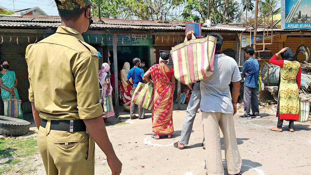 Coronavirus Lockdown: Police instructed to be strict in ration department