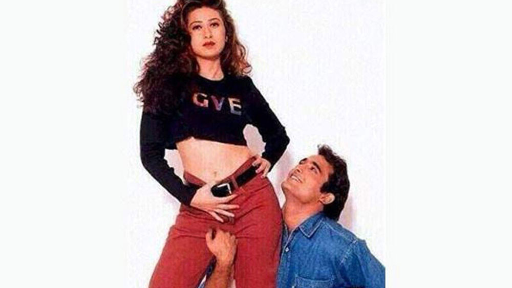 দুজনের হট ফটোশুট সেই গুঞ্জন কয়েকগুণ বাড়িয়ে দিয়েছিল। অক্ষয়-করিশ্মার জুটিকে বেশ পছন্দ করেছিল বলিউড।