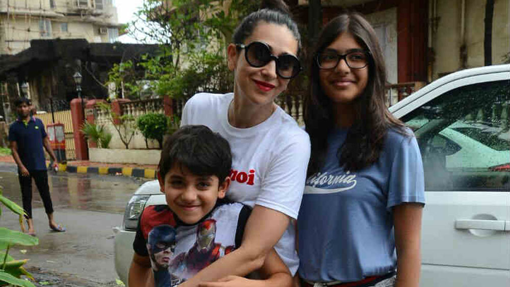 ২০০৩ সালে ব্যবসায়ী সঞ্জয় কপূরের সঙ্গে বিয়ে হয় তাঁর। ২০১৬ সালে ডিভোর্স হয়ে যায়। এক ছেলে আর এক মেয়েকে নিয়ে আলাদা থাকেন করিশ্মা। অক্ষয় খন্নাও আর বিয়ে করেননি।