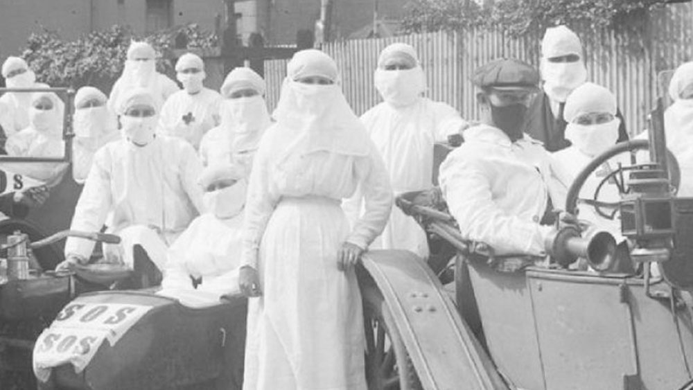 স্প্যানিস ফ্লু নামকরণ হলেও এই রোগের প্রাদুর্ভাব কিন্তু স্পেনে ঘটেনি। প্রথম ঘটেছিল আমেরিকায়। তারপর তা জার্মানি, ব্রিটেন, ফ্রান্স, স্পেন হয়ে ক্রমে সারা বিশ্বে ছড়িয়ে পড়েছিল।