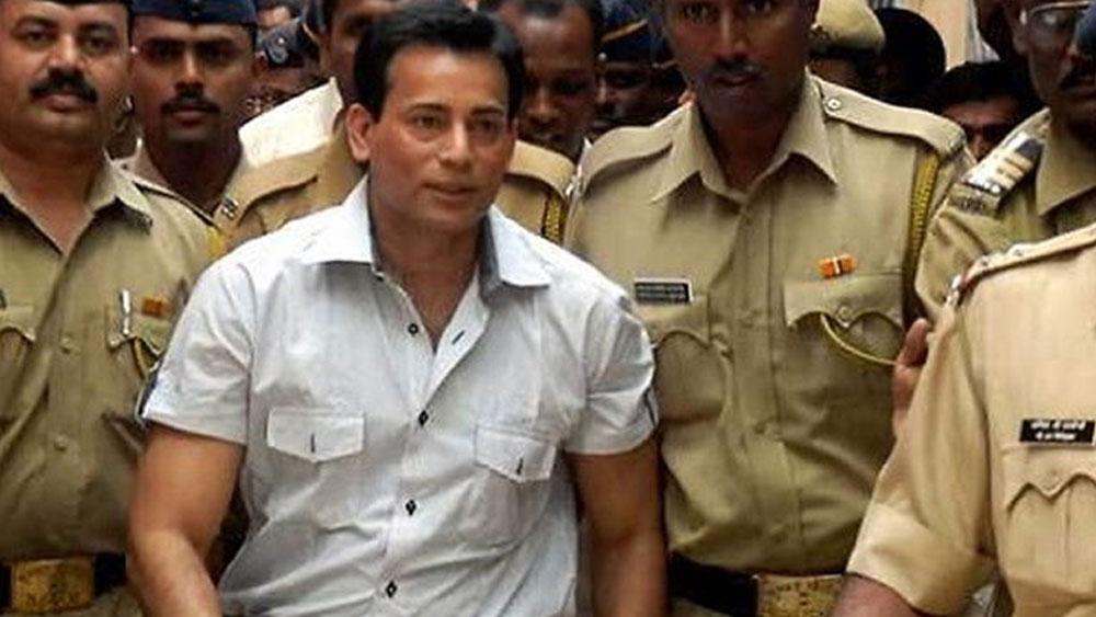 মুম্বইয়ের ডন আবু সালেমের সঙ্গে একসময় যোগাযোগ ছিল অভিনেত্রী মণিকা বেদীর। পরবর্তী কালে জেলে পর্যন্ত যেতে হয়েছিল তাঁকে। রুপোলি পর্দায় এক সময় সলমন খান, সঞ্জয় দত্ত, সুনীল শেট্টিদের মতো সুপারস্টারদের সঙ্গে অভিনয় করেছেন তিনি।