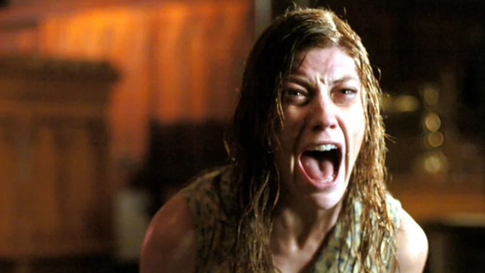 এক্সরসিজম অব এমিলি রোজ: ঘড়ির কাঁটায় রাত তিনটে বাজতেই এমিলির সঙ্গে ঘটতে থাকে একের পর এক অদ্ভুত ঘটনা। যার কোনও বিজ্ঞানসম্মত ব্যাখ্যা নেই। ডাক্তাররা বলে,সে এপিলেপ্সির স্বীকার। সত্যিই কি তাই? উত্তর খুঁজতে দেখতে পারেন এক্সরসিজম অব এমিলি রোজ।