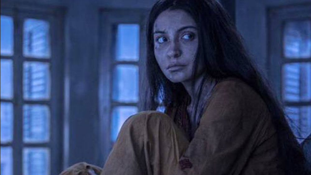 পরী
তথাকথিত ভূতের ছবি নয়। কিন্তু পরম-অনুষ্কার অভিনয় ভাল লাগবে আপনার। ব্যাকগ্রাউন্ড মিউজিকে আপনার শিরদাঁড়ায় ঠান্ডা স্রোত খেলে যাবে নিজের অজান্তেই।