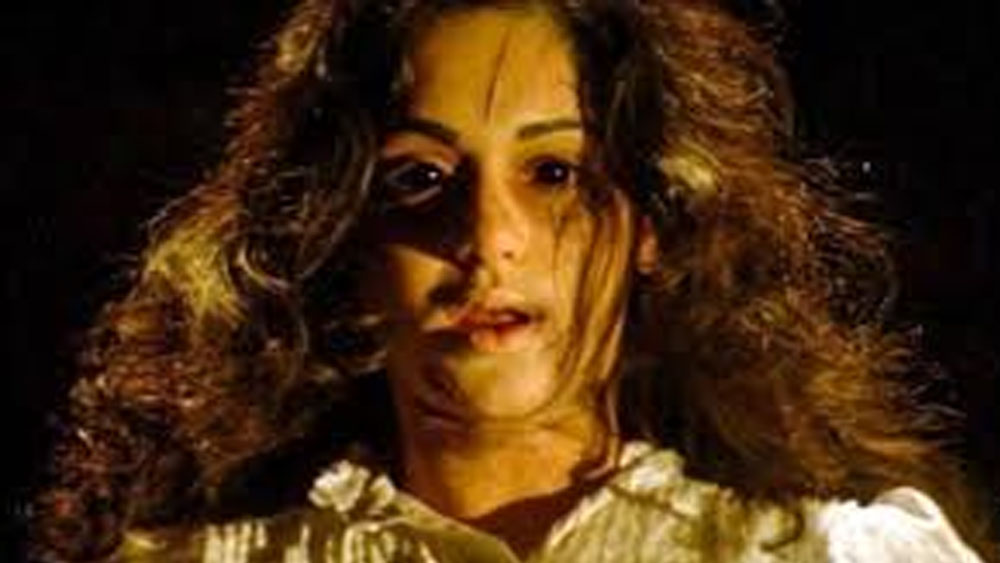 ১৯২০ : বলিউডে যে গুটিকয়েক দেখার যোগ্য হরর ছবি রয়েছে তাঁর মধ্যে এটি একটি। এক সদ্য বিবাহিত দম্পতি সম্মুখীন হয় কিছু অনভিপ্রেত ঘটনার। তার পর কী হয়? জানতে হলে দেখতে পারেন এই ছবিটি।