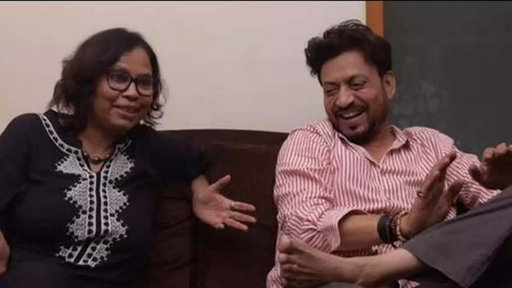 দু’বছর আগে ইরফানের দেহে দুরারোগ্য অসুখের অস্তিত্ব ধরা পড়ে। প্রথমে মানসিক ভাবে ভেঙে পড়েছিলেন সুতপা। কিন্তু হার মানেননি। তাঁর চিরযোদ্ধা মানসিকতা দিয়েই হাল ধরে থেকেছেন। অসুস্থ ইরফান বলেছিলেন, সুতপার মতো শুশ্রূষাকারী বিরল।