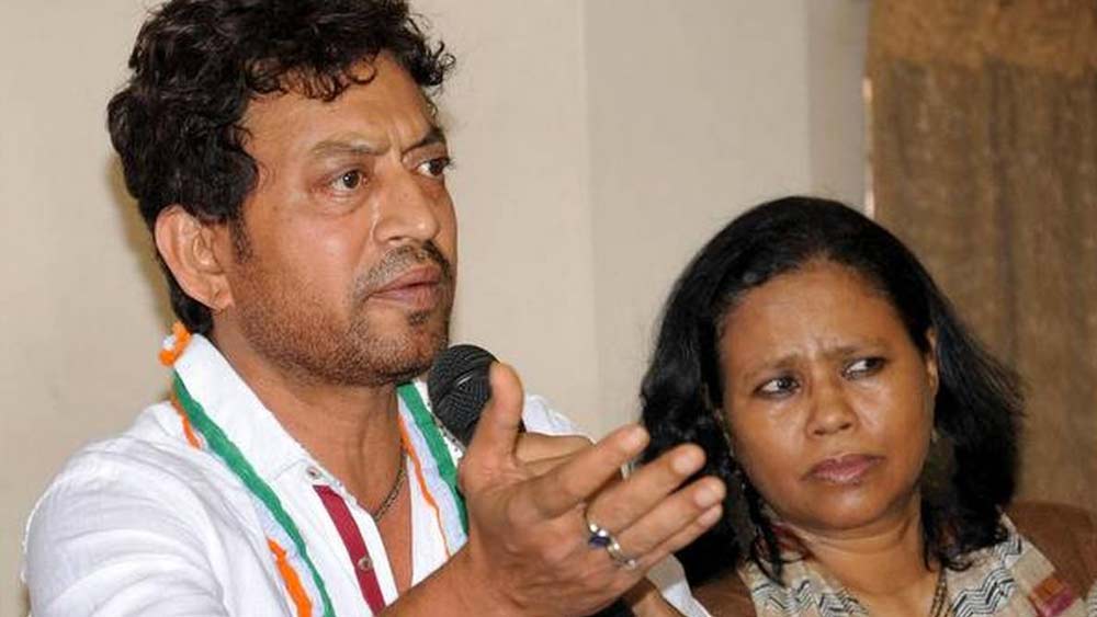 সোশ্যাল মিডিয়ায় এখন ঘুরছে অনুরাগীদের জন্য ইরফানের শেষ বার্তা। ‘আংরেজি মিডিয়াম’-এর প্রচারে তিনি থাকতে পারেননি। পরিবর্তে ছিল তাঁর কণ্ঠ। তিনি বক্তব্য শুরু করেছেন এই বলে, ‘আজ আমি আপনাদের মধ্যে নেই। আবার আছি-ও।’