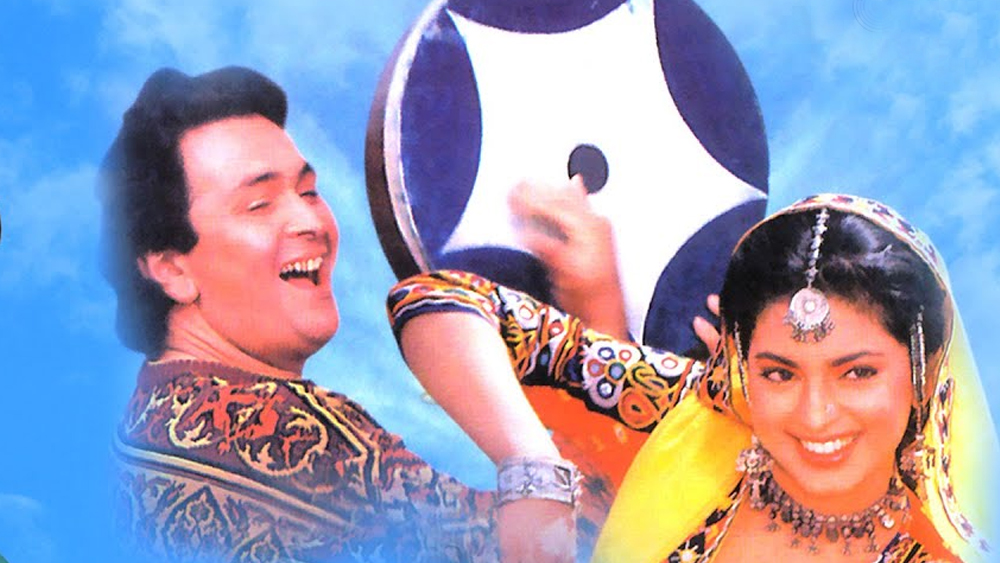 বোল রাধা বোল (১৯৯২):তত দিনে বলিউডে দু’দশক পার করেছেন ঋষি। তিন খানেরও আগমন ঘটেছে। কিন্তু সেই বাজারেও যে রোম্যান্টিক নায়কের চরিত্রে ঋষির গ্রহণযোগ্যতা কমেনি, তার প্রমাণ এই ছবির সাফল্য। ডেভিড ধওয়ানের সঙ্গে এটাই ঋষি কপূরের প্রথম সিনেমার। কুমার শানুর গান তখন হট কেক। তাঁর কণ্ঠে ঋষির লিপের ‘তু তু তু তু তু তারা’ ছিল বাম্পার হিট। ঋষি-জুহির কেমিস্ট্রিও ছিল এই সিনেমা ইউএসপি। সব মিলিয়ে বক্স অফিসে দারুণ সফল হয় এই ছবি।