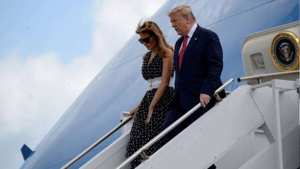 সম্প্রতি নিজের এয়ারফোর্স ওয়ান-এ ভারত সফরে এসেছিলেন মার্কিন প্রেসিডেন্ট ডোনাল্ড ট্রাম্প। তাঁর সেই বিমান কোনও দুর্গের থেকে কম ছিল না। সে রকম ভারতের রাষ্ট্রপ্রধানদের জন্য রয়েছে বিশেষ বিমানের ব্যবস্থা।