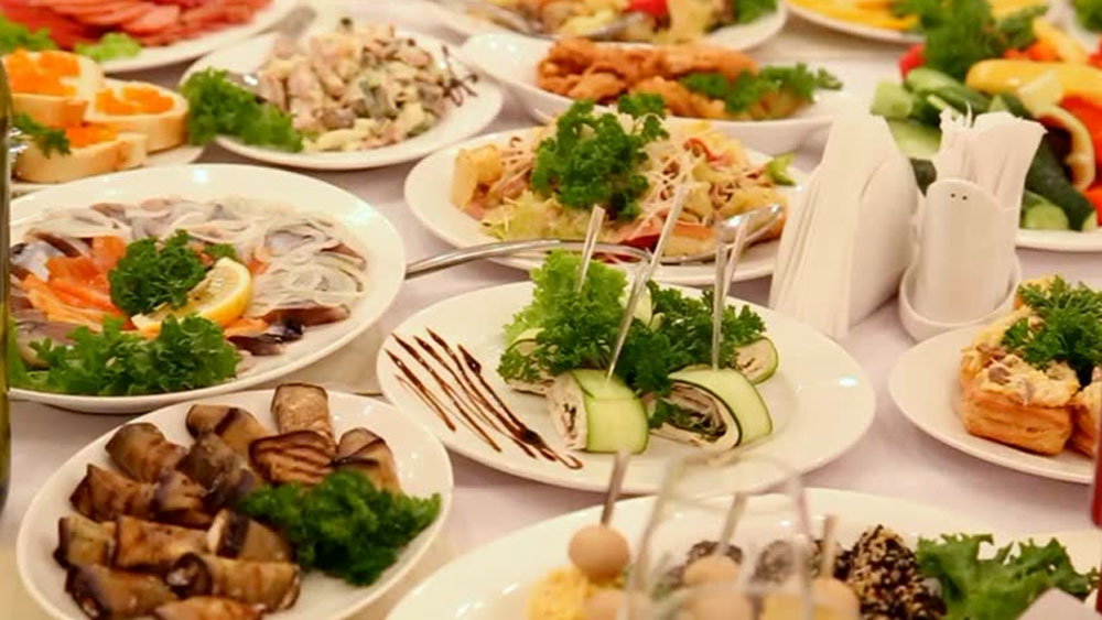 এগুলো ছাড়াও দু’হাজারেরও বেশি জনের জন্য খাবার সংগ্রহ করে রাখতে সক্ষম এই বিমান।