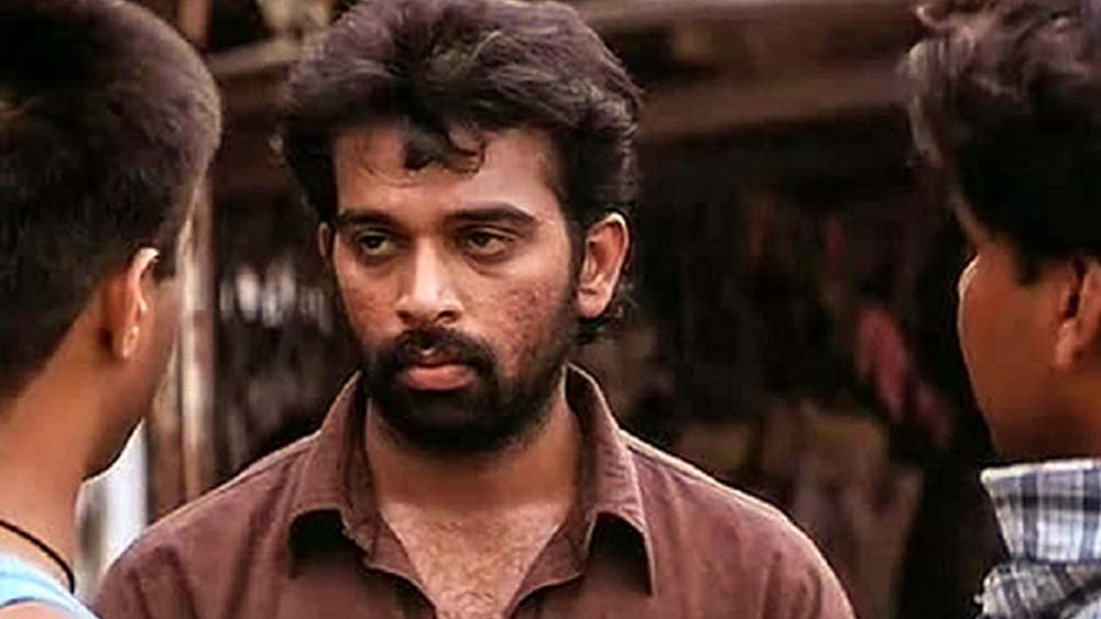 সত্য: মুক্তি পেয়েছিল ১৯৯৮ সালে। অভিনয়ে ঊর্মিলা মাতণ্ডকর, মনোজ বাজপেয়ী এবং পরেশ রাওয়াল। চিত্রনাট্য লিখেছেন সৌরভ শুক্ল এবং অনুরাগ কাশ্যপ। সঙ্গীত পরিচালনায় বিশাল ভরদ্বাজ। বুঝতেই পারছেন, যাকে বলে ‘ডেডলি কম্বিনেশন’। সমালোচকদের প্রশংসা কুড়িয়ে ছিল এই ছবি। এই সিনেমার বিখ্যাত ‘স্বপ্নে মে’ তো আজও একই ভাবে জনপ্রিয়। এই ছবিও পেয়ে যাবেন একেবারে বিনামূল্যে।