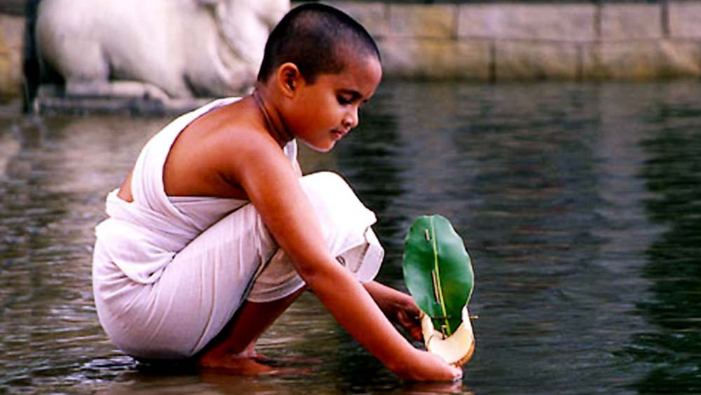 ওয়াটার: আন্ডাররেটেড বলিউড ছবিগুলির মধ্যে একটি। জন আব্রাহামকে এমন চরিত্রে আপনি আগে দেখেননি। এই ছবিটিও আপনি ইউটিউবে পেয়ে যাবেন। দেখে ফেলতে পারবেন নিখরচায়।



এই প্রতিবেদনে কঙ্কনা সেনশর্মা-র পরিবর্তে কঙ্কনা সেনগুপ্ত লেখা হয়েছিল। অনিচ্ছাকৃত এই ভুলের জন্য আমরা দুঃখিত 
তাহলে আর কী? আজ থেকেই দেখা শুরু করুন এই অফবিট ছবিগুলি।