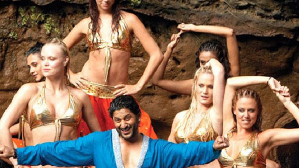 বাধ্য হয়েই মাত্র ১৭ বছর বয়সে চূড়ান্ত অর্থাভাবে দরজায় দরজায় গিয়ে কসমেটিক্স বিক্রির কাজ শুরু করেন আরশাদ। তার পর কিছু দিন একটা ফোটো ল্যাবে কাজ শুরু করেন।