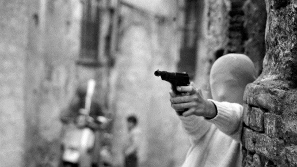 তার নাম প্রকাশ শুক্ল। মাত্র ২৫ বছর বয়সে এনকাউন্টারে মৃত্যু হয় তার। কী ভাবে মধ্যবিত্ত পরিবারের ছেলে থেকে মাফিয়া হয়ে উঠল?