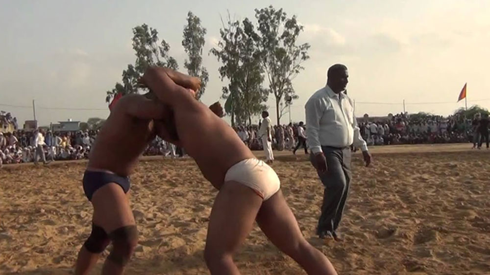 কুস্তি খেলতে ভালবাসত ঠিকই। যদিও পেশা হিসাবে কুস্তিকে বেছে নেয়নি সে। বরং হাতে তুলে নিয়েছিল আগ্নেয়াস্ত্র। আর সেই আগ্নেয়াস্ত্র তাক করে যখন তখন যে কারও উপরে গুলি চালিয়ে দিতে হাত কাঁপত না তার।