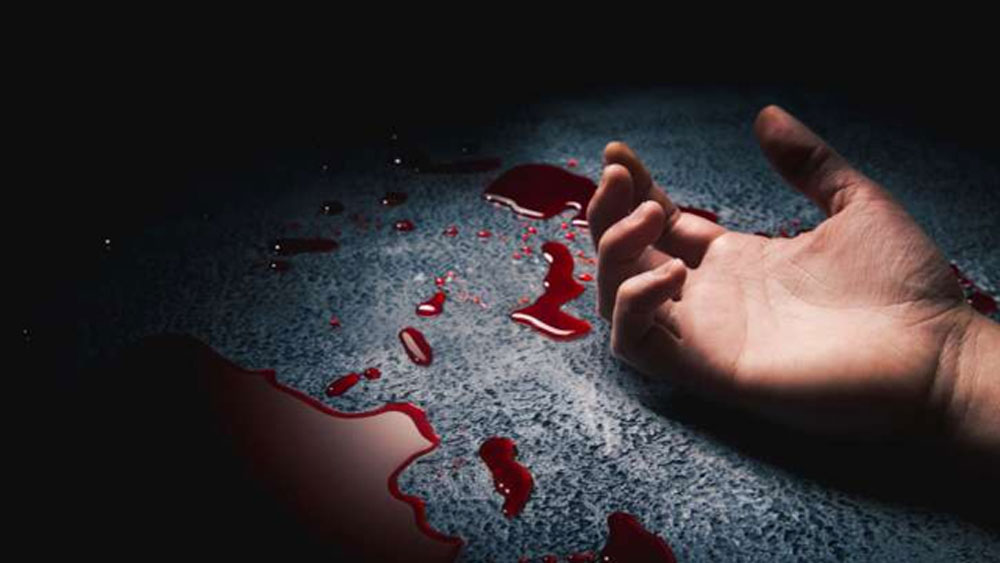 শুক্লর তখন সবে ১৭ বছর বয়স। ১৯৯৩ সাল। রাকেশ তিওয়ারি নামে এক ব্যক্তিকে খুন করেছিল সে। ওই গ্রামেরই ছেলে রাকেশ তার বোনকে কুইঙ্গিত করেছিল বলে অভিযোগ। সে কারণেই শুক্লর হাতে খুন হতে হয়েছিল তাকে।