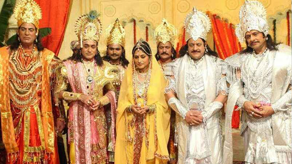 টিভি সিরিজটা বানানতে সে সময় খরচ হয়েছিল ৯ কোটি টাকা। বিআর চোপড়ার টিম মহাভারতের ফাইনাল স্টোরি লাইন দূরদর্শনের কাছে ১৯৮৬ সালে জমা দেয়। সেই স্ক্রিপ্ট অনুযায়ী মোট ১০৪টি এপিসোড ছিল তাতে। কিন্তু পরে সেটা কাটছাঁট হয়ে ৯৪ এপিসোডে দাঁড়ায়।