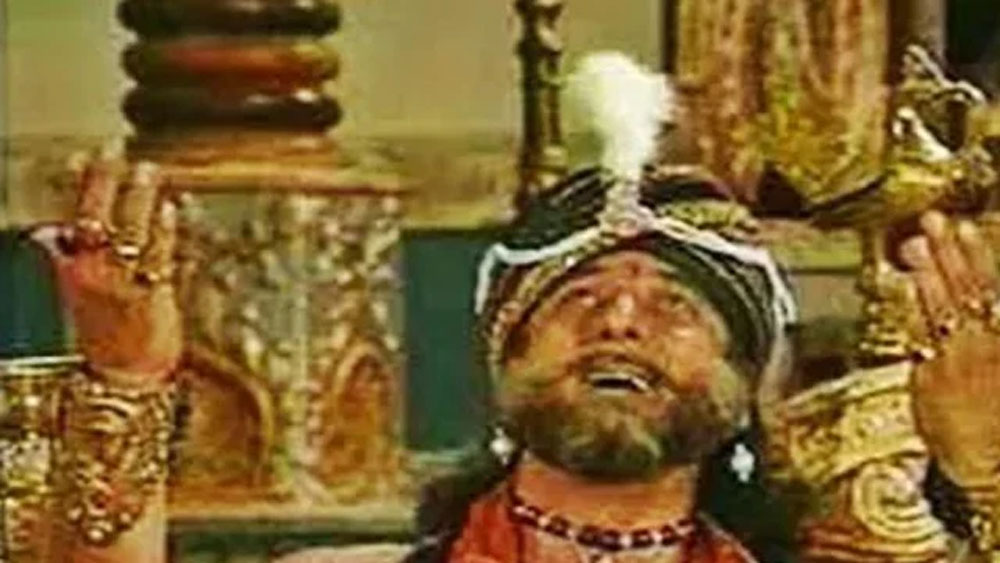 মামা শকুনি যিনি হয়েছিলেন, সেই গুফি পেন্টালই আবার ছিলেন ওই সিরিজের কাস্টিং ডিরেক্টর। দ্রৌপদীর চরিত্রে অভিনয় করে জনপ্রিয় হয়েছিলেন রূপা গঙ্গোপাধ্যায়। কিন্তু জানেন কি এই চরিত্রের জন্য প্রথমে ভাবা হয়েছিল জুহি চাওলাকে! কিন্তু ‘কয়ামত সে কয়ামত তক’ ছবির কাজে ব্যস্ত থাকার জন্য জুহি এই চরিত্রে অভিনয় করেননি।