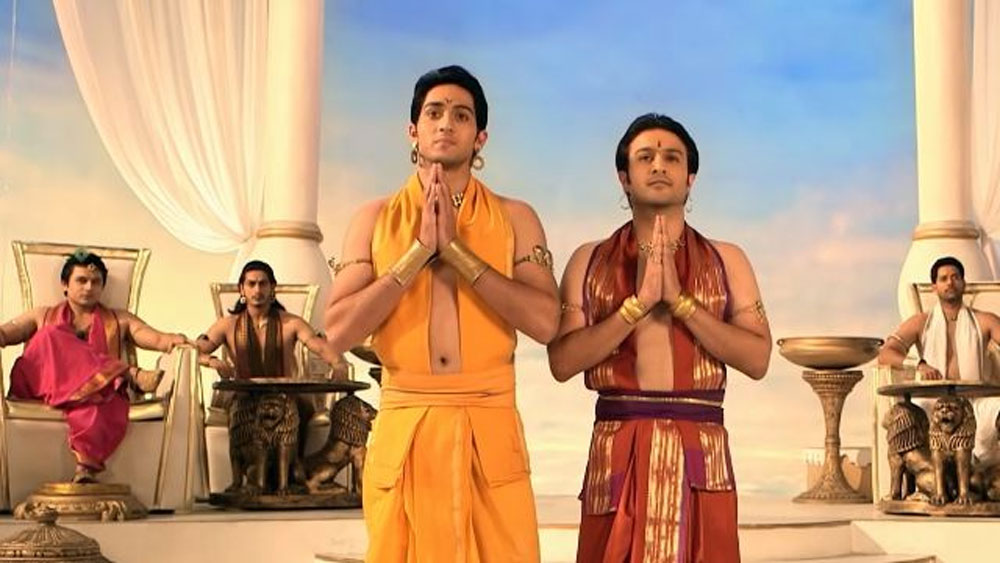 যমজ ভাই নকুল এবং সহদেব হয়েছিলেন সমীর চিত্র এবং সঞ্জীব চিত্র। বাস্তবেও তাঁরা যমজ ভাই ছিলেন। অর্জুন হয়েছিলেন ফিরোজ খান। কিন্তু প্রথমে নাকি জ্যাকি স্রফ এর জন্য নির্বাচিত হয়েছিলেন। পরে অডিশনে বাদ চলে যান জ্যাকি।