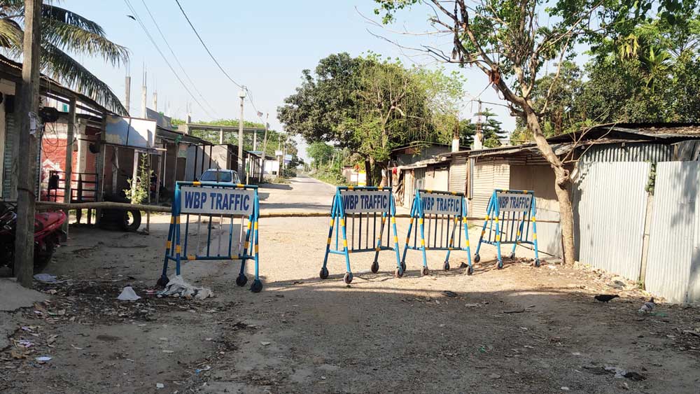 Coronavirus Lockdown: Migrant workers crosses border to enter area