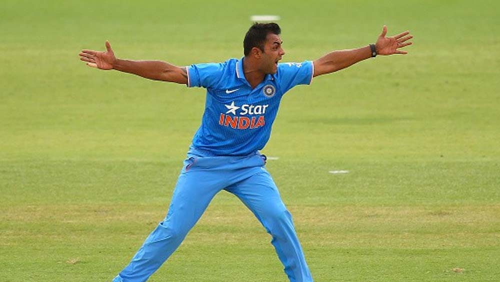 এক দিনের ক্রিকেটে ভারতের হয়ে সেরা বোলিং গড় রয়েছে স্টুয়ার্ট বিনির। যা ভাবাই যায় না। কারণ, ক্রিকেটার হিসেবে স্টুয়ার্ট বিনি সেই উচ্চতায় পৌঁছতে পারেননি কখনও। স্টুয়ার্ট বিনির আগে ভারতের হয়ে এক দিনের ক্রিকেটে সেরা বোলিংয়ের রেকর্ড ছিল অনিল কুম্বলের। ১৯৯৩ সালে ইডেনে হিরো কাপের ফাইনালে ১২ রানে ছয় উইকেট নিয়েছিলেন কুম্বলে।