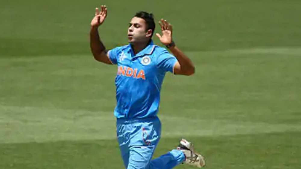 সেই ম্যাচে তাসকিন আহমেদের পাঁচ উইকেটের দাপটে ভারতের ইনিংস শেষ হয়েছিল ১০৫ রানে। ১০৬ রানের জয়ের লক্ষ্য তাড়া করতে নেমে স্টুয়ার্ট বিনির সুইংয়ে ১৭.৪ ওভারে মাত্র ৫৮ রানে শেষ হয় বাংলাদেশ। বিনির শিকার তালিকায় ছিলেন শাকিব আল হাসান, মাহমুদুল্লাহর মতো ব্যাটসম্যানরা।