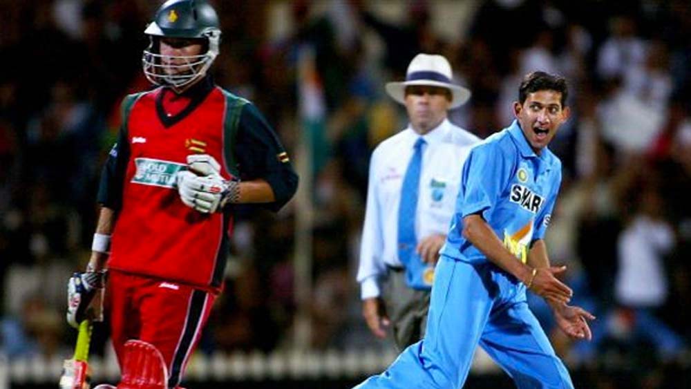 সেই ইনিংসে সাতটি চার ও চারটি ছয় মারেন আগরকর। তাঁর দাপটেই ছয় উইকেটে ৩০১ তোলে ভারত। বল হাতেও নজর কাড়েন তিনি। ২৬ রানে নেন তিন উইকেট। কিন্তু এর পর ব্যাটসম্যান হিসেবে দাগ কাটতে পারেননি মুম্বইকর। বরং বল হাতে এক দিনের ক্রিকেটে ২৮৮ উইকেট নিয়ে প্রতিভার প্রতি কিছুটা সুবিচার করেন তিনি।