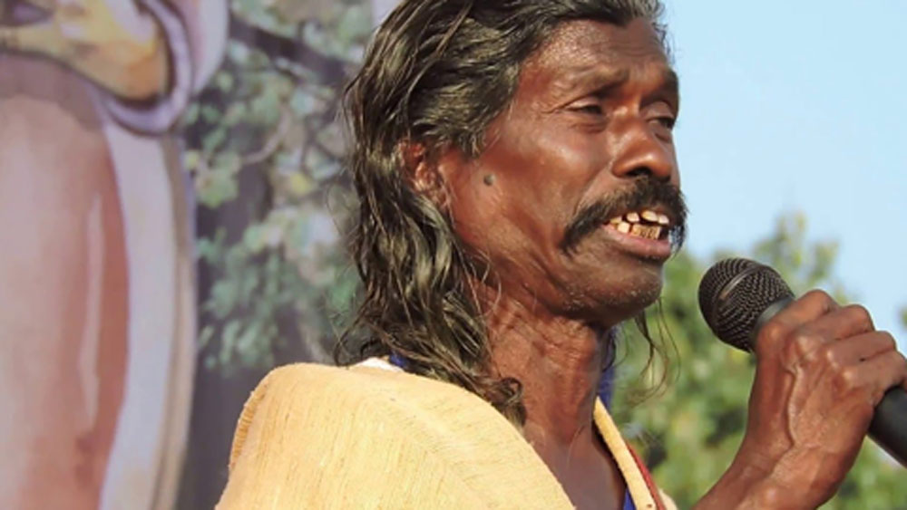 এর দু’বছর পর তাঁকে কাছের একটি স্কুলে পাঠানো হয়। তবে সেই স্কুলে পড়াশোনার জন্য তাঁকে পাঠানো হয়নি, পাঠানে হয়েছিল স্কুলের রান্নার কাজের জন্য।