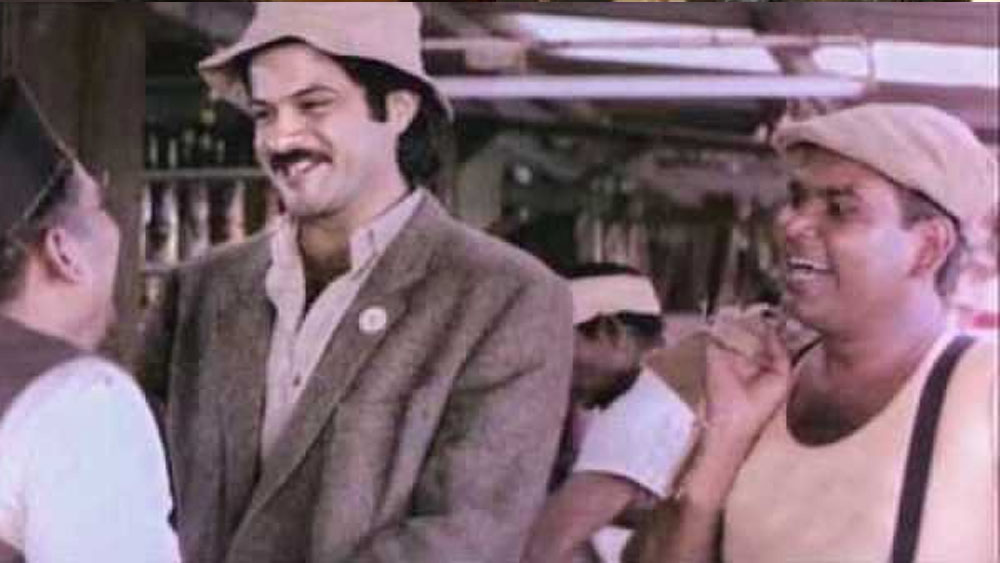 জানা যায়, 'মিস্টার ইন্ডিয়া' ছবিতে আর এক সহ-পরিচালকের  ভূমিকায় ছিলেন সতীশ। ওই ছবিতে এক উল্লেখযোগ্য চরিত্রেও অভিনয় করছিলেন তিনি। বনির মুখে আমিরের কাজ করার কথা শুনেই সতীশ ভাবেন যেহেতু আমিরের পরিবারের অধিকাংশই সিনেমা জগতের সঙ্গে যুক্ত, তাই সব বিষয়ে আমিরের অনেক দাবি থাকবে।