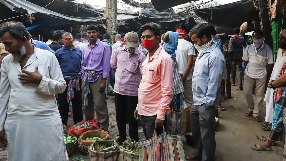 Lockdown In Kolkata: Despite lockdown announced, there are still crowd of people in markets dgtl