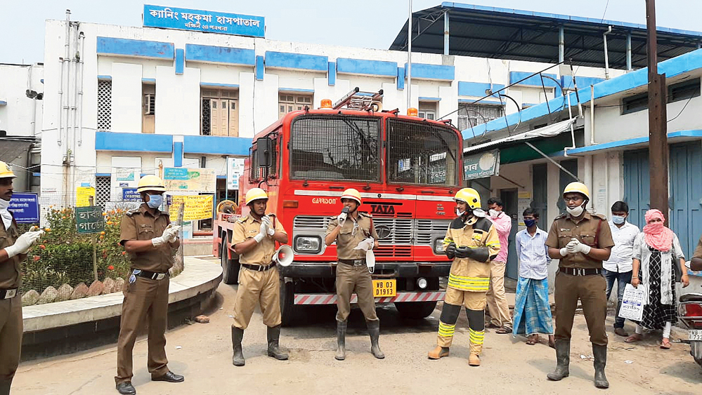 Coronavirus Lockdown: Fire-workers awares people by singing songs