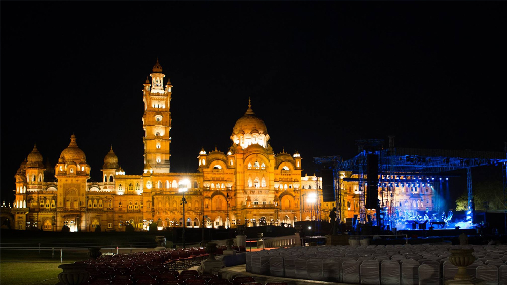 প্রায় ১৭০টি ঘর বিশিষ্ট এই প্রাসাদের চত্বরে রয়েছে একাধিক সুরম্য মহল। তার মধ্যে অন্যতম মোতিবাগ প্যালেস এবং মহারাজা ফতেহ সিংহ মিউজিয়াম।