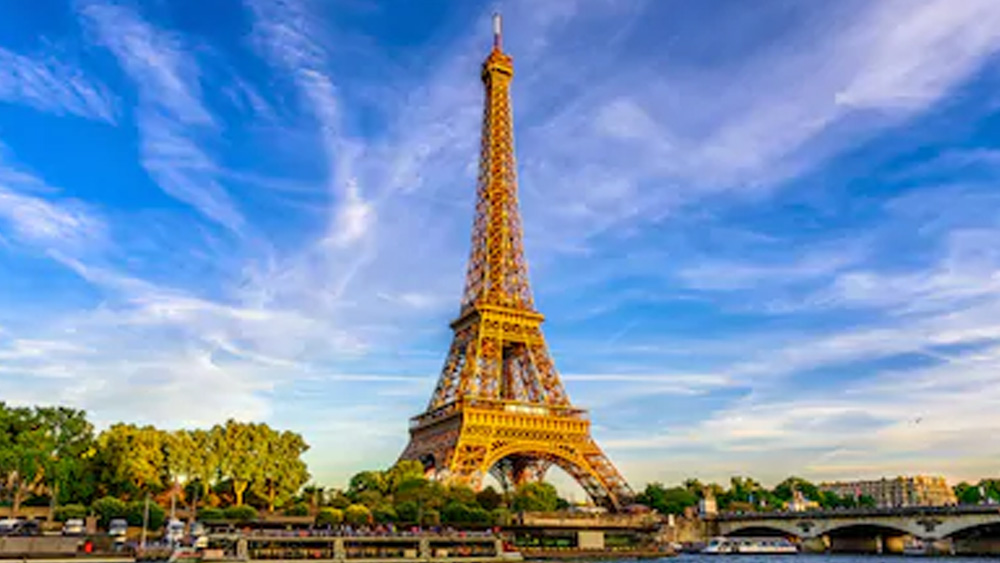 স্বামীর অপরাধ আর মেনে নিতে পারছিলেন না শাঁতাল। শিশুকন্যাকে নিয়ে তিনি ফিরে আসেন প্যারিসে। তখনও শোভরাজকে ভালবাসতেন তিনি। কিন্তু ঠিক করেছিলেন সুপথে না ফিরলে আর স্বামীর মুখদর্শন করবেন না।