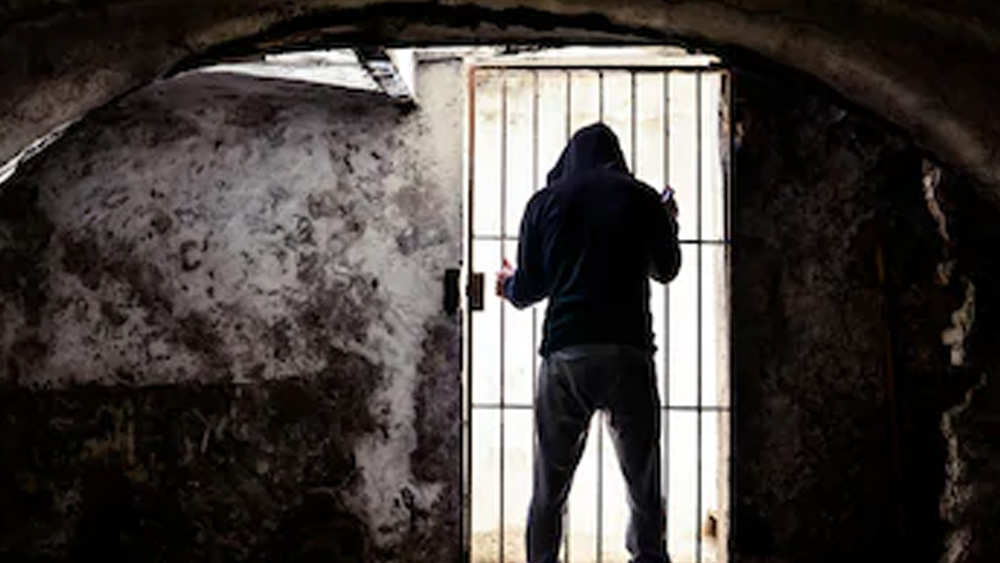 জীবনের যে কোনও পর্বেই শোভরাজ ছিল নিজের মেজাজেই। ২০০৮ সালে সে জানায়, নেপালে তার আইনজীবীর মেয়ে নিহিতা বিশ্বাস তার বাগদত্তা। নিহিতার মাধ্যমে সে আবেদন করে, খুন করার জন্য কোনও আদালত তাকে শাস্তি দেয়নি। তাই তাকে যেন ‘সিরিয়াল কিলার’ না বলা হয়।