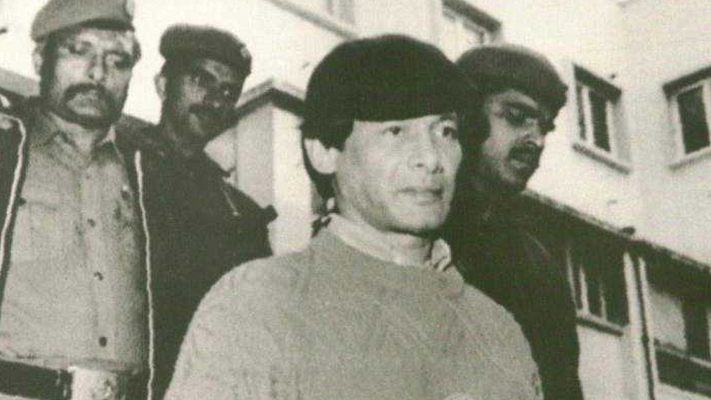 নেপালের কারাগারেই এখন যাবজ্জীবন কারাদণ্ডে বন্দি বিশ্বত্রাস চার্লস শোভরাজ। ইতিমধ্যেই একাধিক বার ওপেন হার্ট সার্জারি হয়েছে তার। গোয়েন্দাদের দাবি, অন্তত ১২টি খুনের ঘটনা সে স্বীকার করেছে। একাধিক ভাষায় পারদর্শী শোভরাজ তার সুদর্শন চেহারা এবং আকর্ষণীয় ব্যক্তিত্বকে কাজে লাগাত তুরুপের তাস হিসেবে। বিশ্বের বড় অংশের গোয়েন্দা ও পুলিশের চোখে ধুলো দেওয়া ছিল তার কাছে জলভাত।