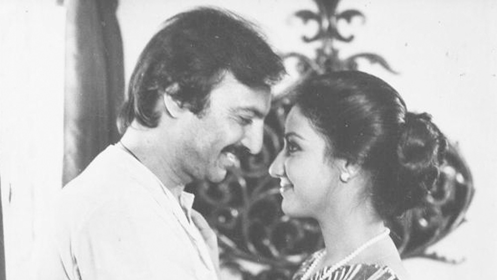 সিনেমার পাশাপাশি তিনি অভিনয় করেছেন টেলিভিশনেও। ‘কিঁউ কি সাস ভি কভি বহু থি’ এবং ‘দেখো মগর প্যায়ার সে’ মেগা সিরিয়ালে অনুরাধার অভিনয় দর্শকমনে দাগ কাটে।