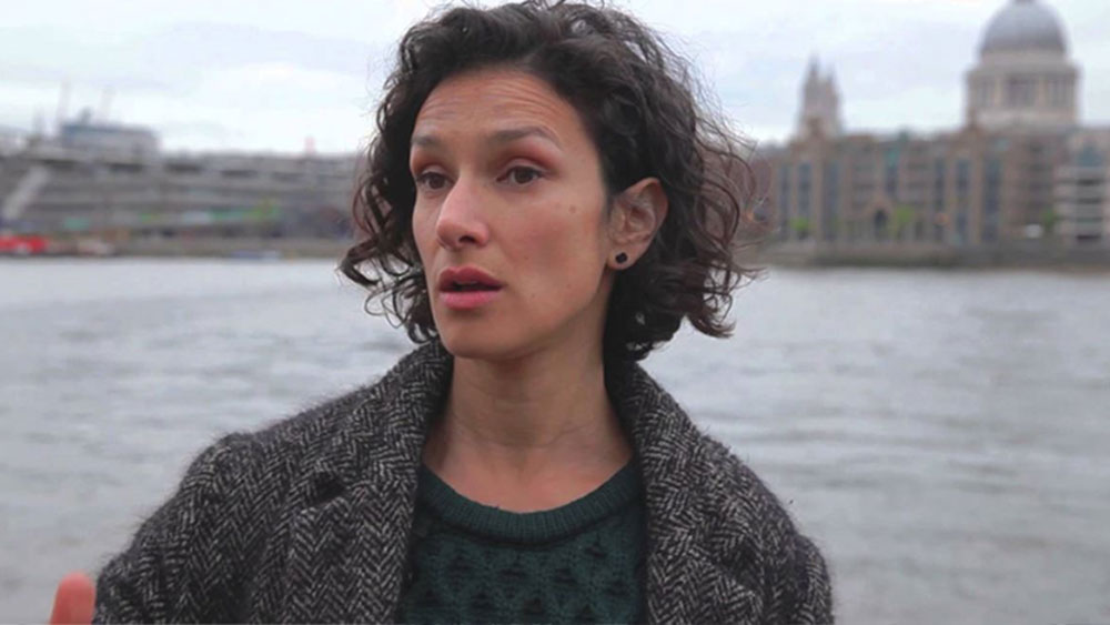 নর্থ লন্ডনে স্বামী কলিন টায়ারনির সঙ্গে থাকেন তিনি। তাঁদের ইভারলিন নামে এক কন্যা সন্তান রয়েছে।