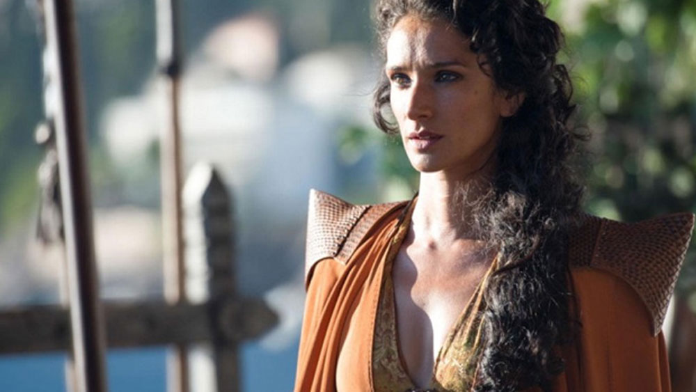 শুটিং বন্ধ রয়েছে আরও একটি কারণে। জানলে অবাক হবেন এই মুহূর্তে হাসপাতালে আইসোলেশনে চিকিৎসাধীন রয়েছেন তিনি। কোভিড-১৯ পজেটিভ হয়েছেন তিনিও।