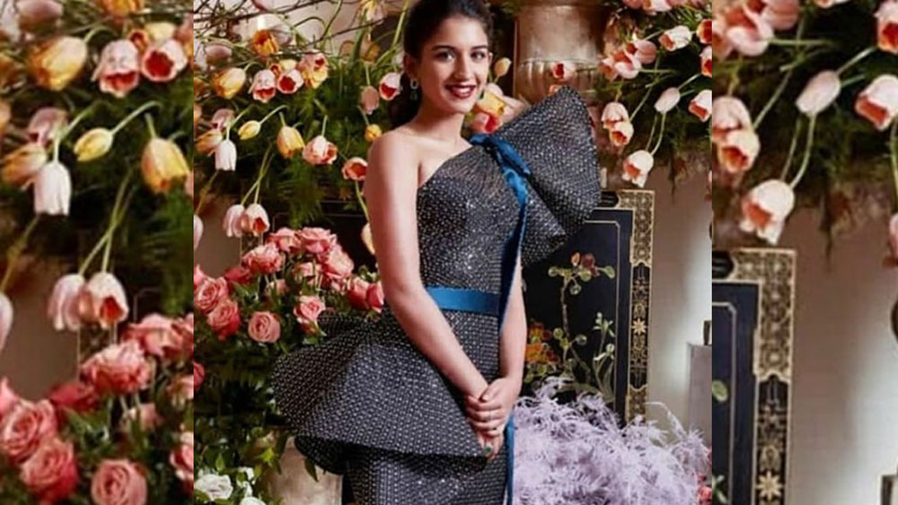 বি-টাউনের জনপ্রিয় মেহেন্দি শিল্পী ভীনা নাগদা  সম্প্রতি অঞ্জলি মার্চেন্টের মেহেন্দি অনুষ্ঠানের কিছু ছবি সোশ্যাল মিডিয়ায় শেয়ার করেছেন।