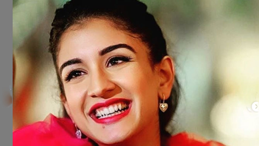 অম্বানী পরিবারের ছোট ছেলে অনন্তের সঙ্গে প্রায়ই নানা অনুষ্ঠানে দেখা গিয়েছে রাধিকা মার্চেন্টকে। বছর চব্বিশের রাধিকা অ্যাঙ্কর হেল্থকেয়ারের সিইও চেয়ারম্যান বিনোদ মার্চেন্টের কন্যা।