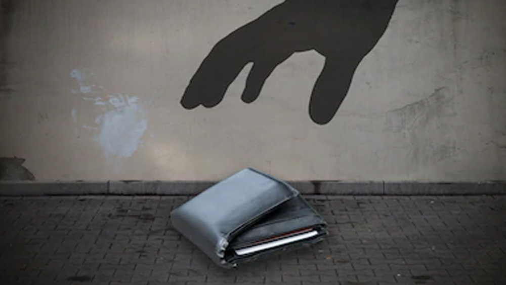 ১৯৯০ সালে পকেটমারি করতে গিয়ে একটি মন্দিরের সামনে প্রথম বার জনতার হাতে ধরা পড়ে অঞ্জনা। সে সময় তার সঙ্গে ছিল তার ‘ছেলে’।