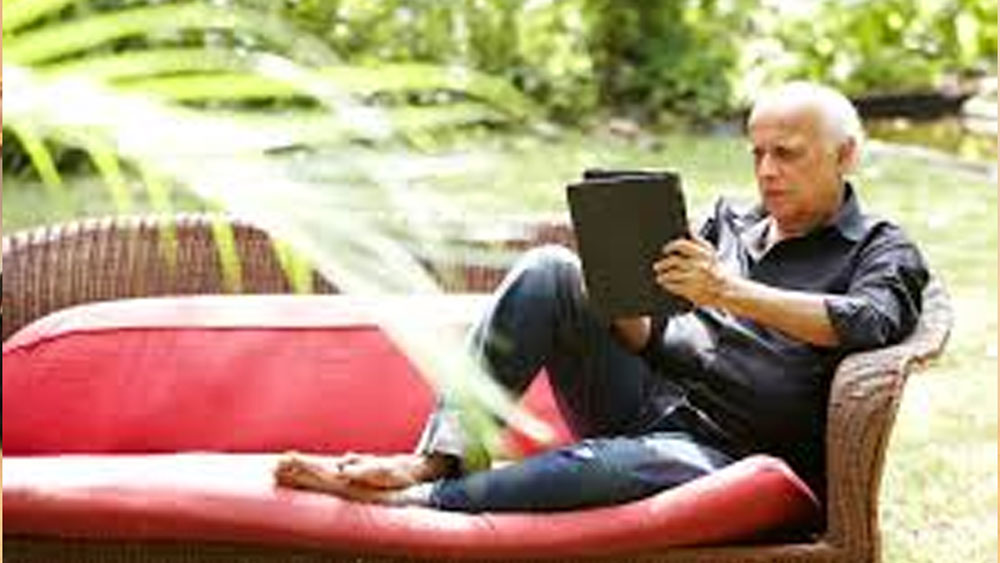 তবে বাবার পরিচয় মায়ের কাছ থেকে পেয়েছিলেন মহেশ। তাঁর বাবার নাম ছিল নানাভাই ভট্ট। কিন্তু মহেশের জন্মের পর তাঁর ও তাঁর মায়ের কোনও দায়িত্বই নাকি নেননি নানাভাই।